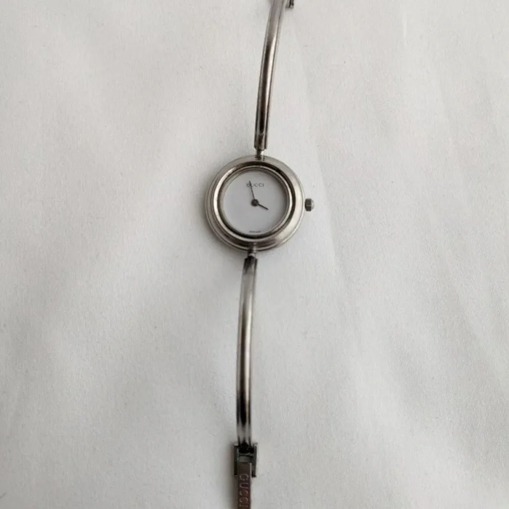 GUCCI Silver Italian Luxury Bracelet Watch with Bezels for changing
